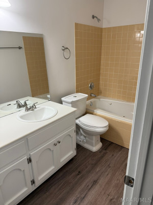 2105 BRIAR GATE Drive