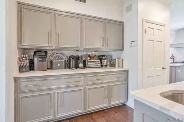 3216 Boxwood Drive