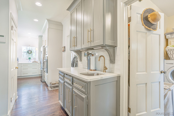 3216 Boxwood Drive