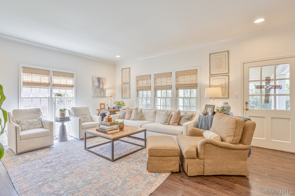 3216 Boxwood Drive