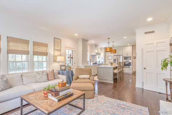3216 Boxwood Drive