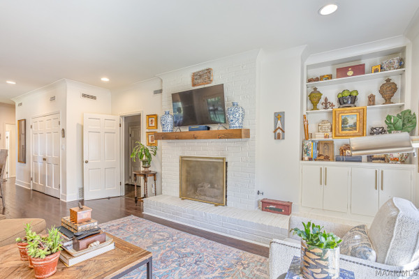 3216 Boxwood Drive