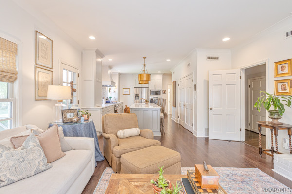 3216 Boxwood Drive