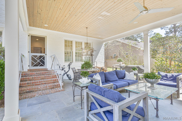3216 Boxwood Drive