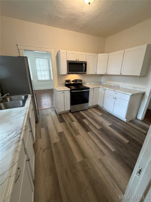 416 EARL Place