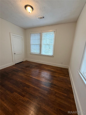 416 EARL Place