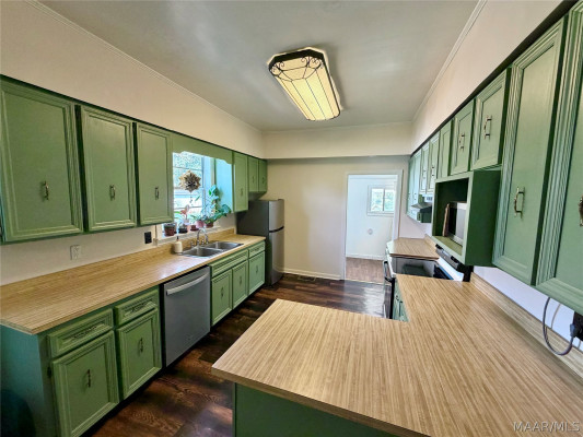 2219 St Charles Avenue