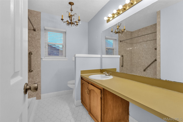 223 W VANDERBILT Loop