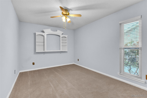 223 W VANDERBILT Loop