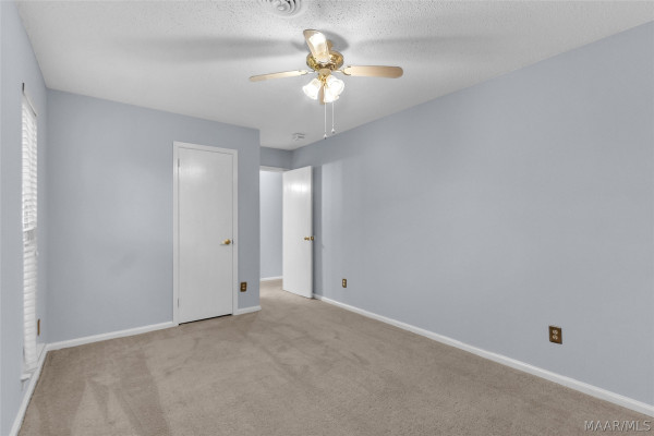 223 W VANDERBILT Loop