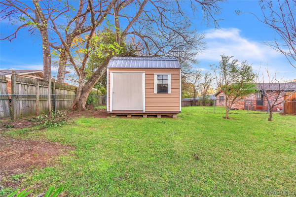 223 W VANDERBILT Loop