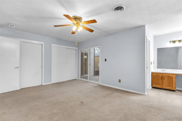 223 W VANDERBILT Loop