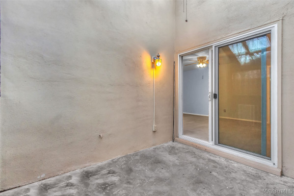 223 W VANDERBILT Loop