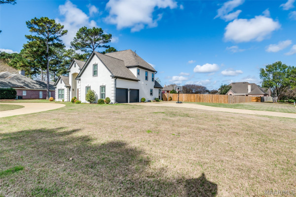 7100 Pinecrest Drive