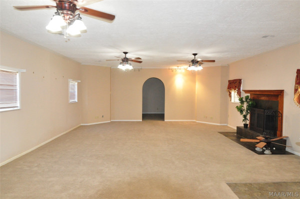 4820 Highway 14 . E