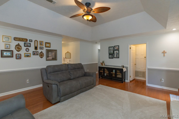 4121 Johnstown Drive