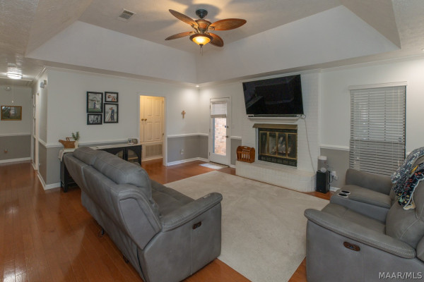 4121 Johnstown Drive