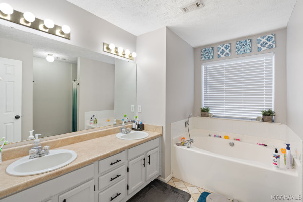 87 Meadow Oaks Court