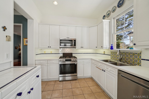 6415 Philadelphia Hill