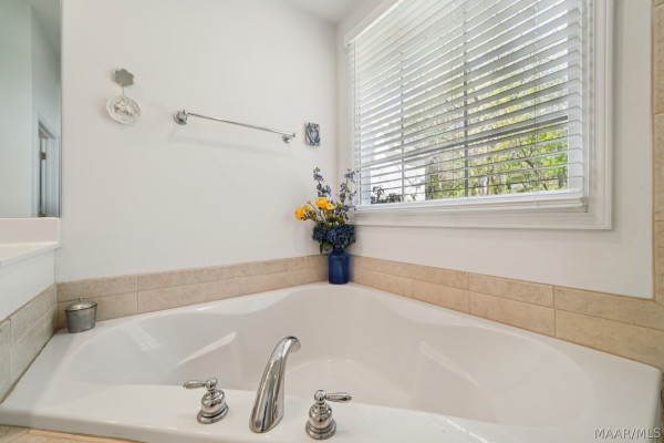 6415 Philadelphia Hill