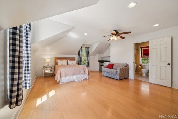 6415 Philadelphia Hill