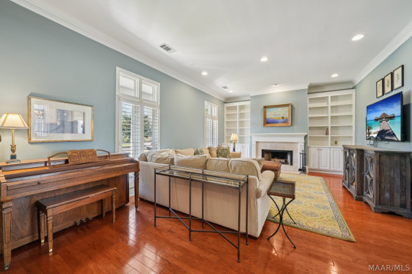 6415 Philadelphia Hill