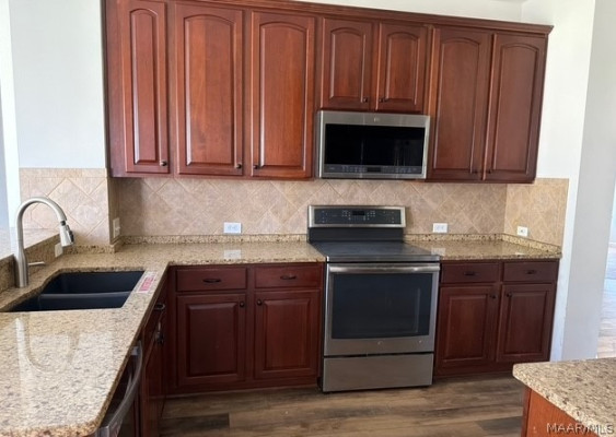 9525 HELMSLEY Circle