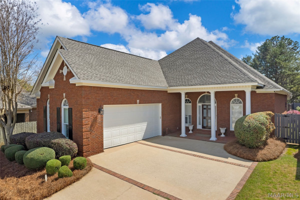 8632 LILLIAN Place