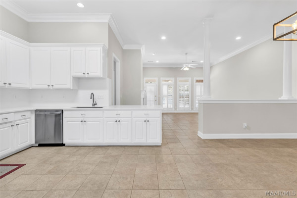 8632 LILLIAN Place