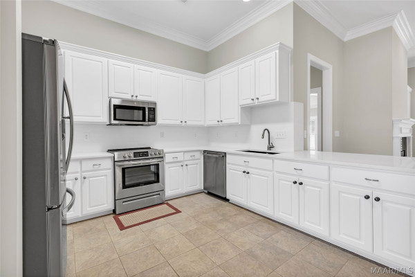 8632 LILLIAN Place