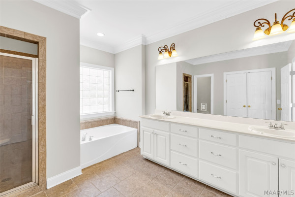 8632 LILLIAN Place