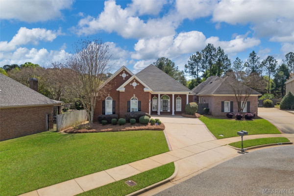 8632 LILLIAN Place
