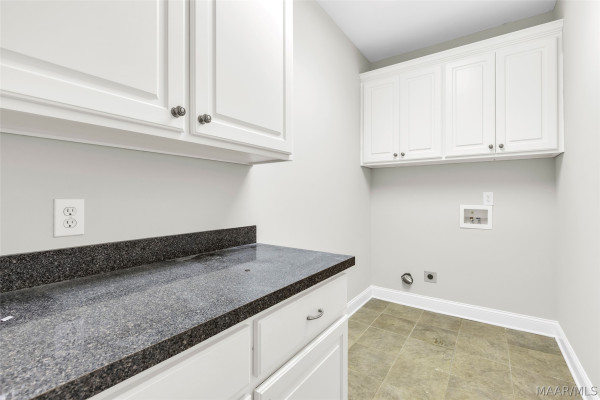 8632 LILLIAN Place