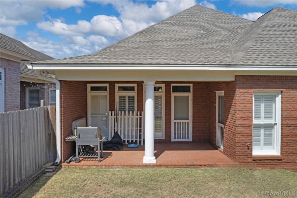 8632 LILLIAN Place