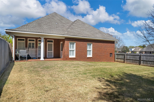 8632 LILLIAN Place