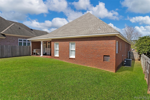 8632 LILLIAN Place