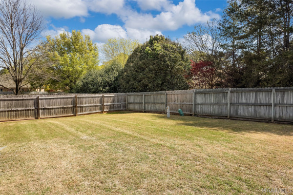 8632 LILLIAN Place