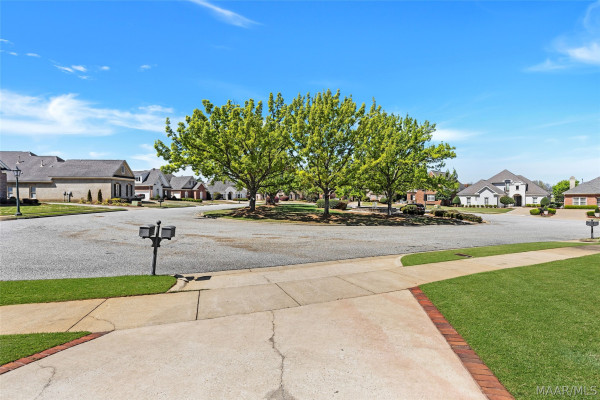 8632 LILLIAN Place