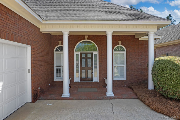 8632 LILLIAN Place