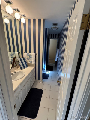 6712 Luxembourg Circle
