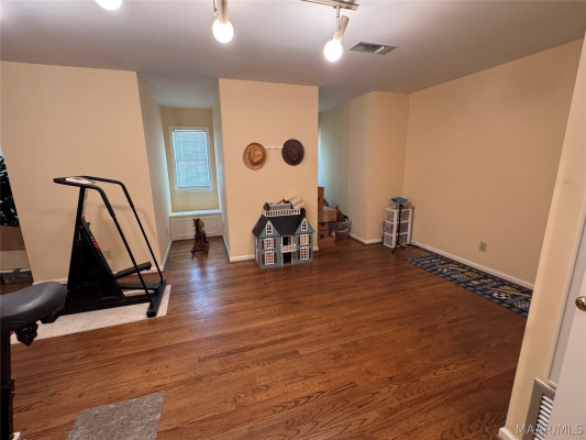6712 Luxembourg Circle