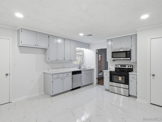 769 Ledyard Place