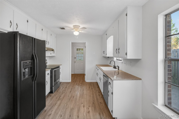 1013 BURBANK Drive
