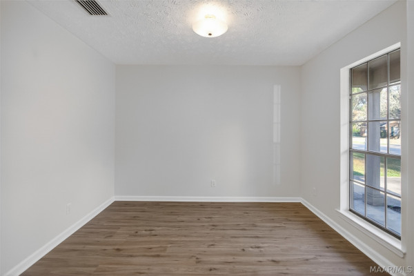 1013 BURBANK Drive