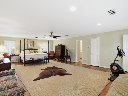 2406 Hermitage Drive