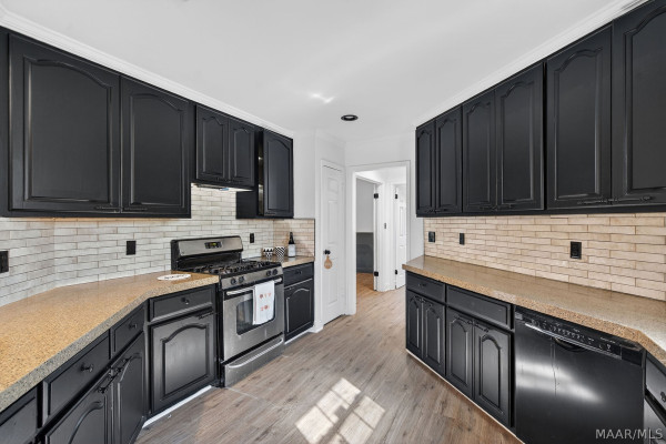 186 Lake Bend Cove