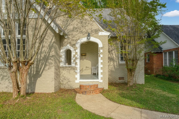 2405 College Street