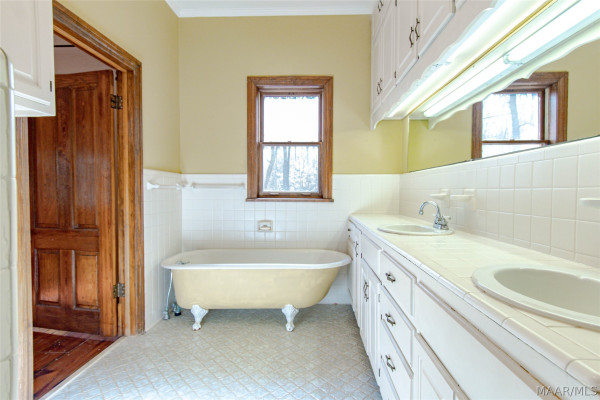 393 Harrogate Springs Road