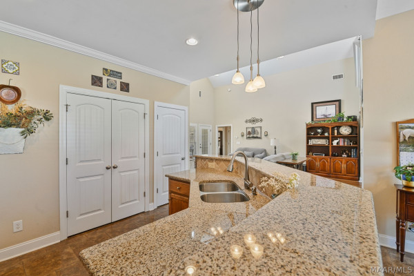 315 Curlee Way