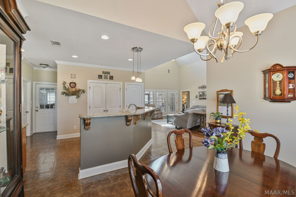 315 Curlee Way